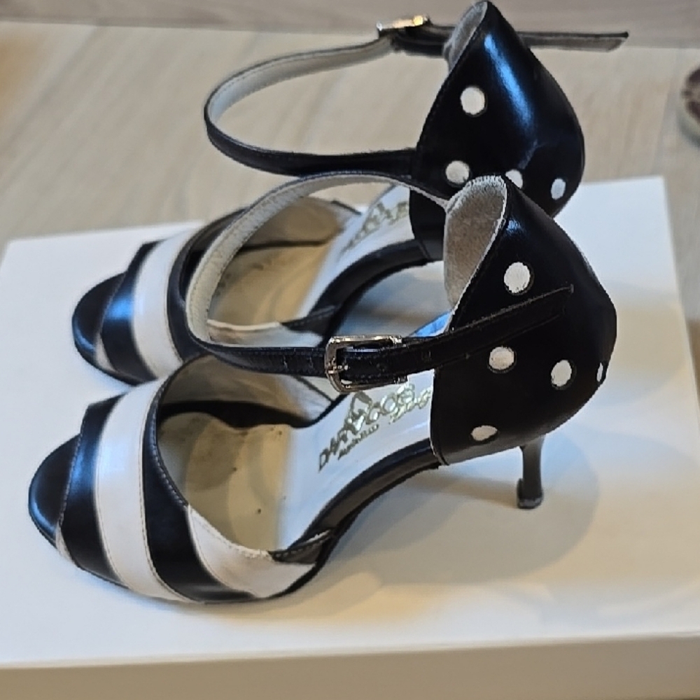 Darcos Tango Dancing Shoes - size 6 with suede bottom